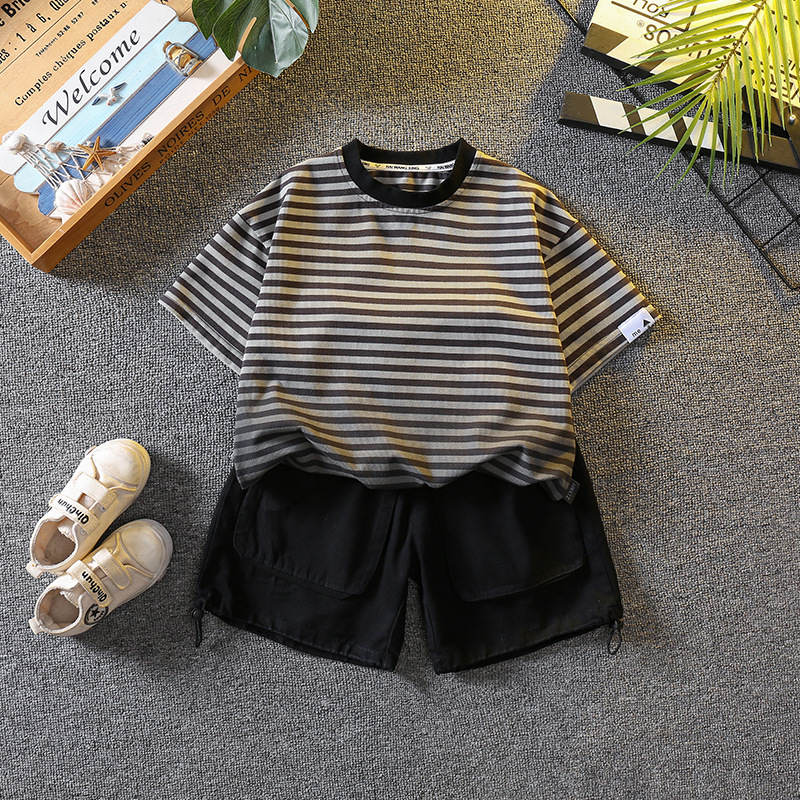 5695 traje de manga corta para niños 2025 verano nuevo bebé a rayas deportivo suelto de dos piezas fresco y guapo