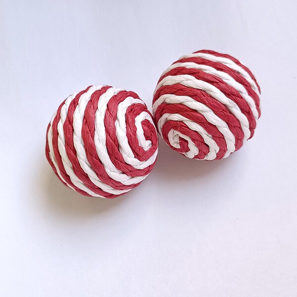 two-color spherical toy