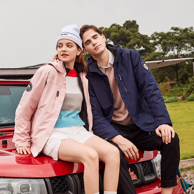 Abrigo de cáscara suave al aire libre para hombres y mujeres chaqueta tres en uno con forro de algodón cálido a prueba de viento impermeable pareja traje de Montañismo