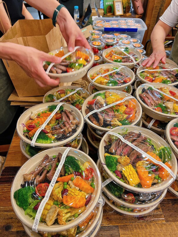 Disposable Paper Bowls, Light Food, Weight Loss Meal Takeout Boxes, Fitness Salad Fruit Pulp Bowls, Greek Cold Brew Yogurt Bowls Disposable Paper Bowls, Light Food, Weight Loss Meal Takeout Boxes, Fitness Salad Fruit Pulp Bowls, Greek Cold Brew Yogurt Bowls