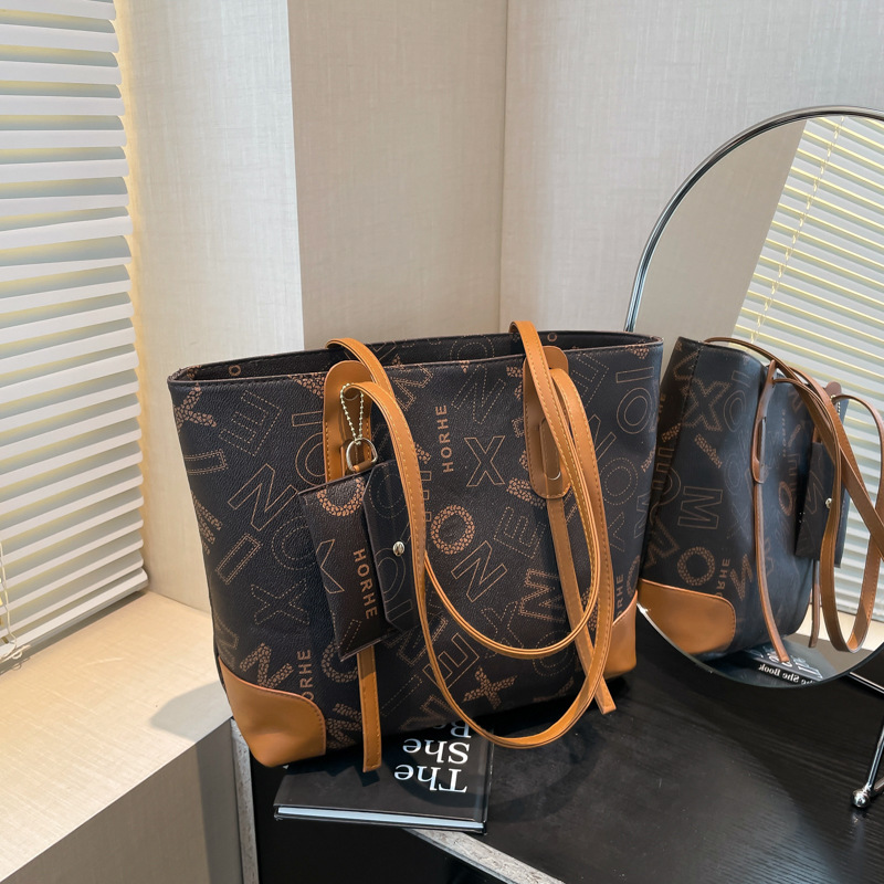 Bolsa de impresión de letras retrógradas para mujeres 2025 primavera nueva bolsa de hombro de gran capacidad bolsa de moda portátil brazo