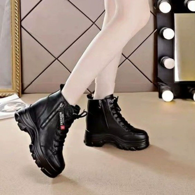 Женские короткие ботинки осень 2025, универсальная женская обувь с внутренним увеличением роста, ботинки в британском стиле на толстой подошве, узкие ботинки оптом от производителя.