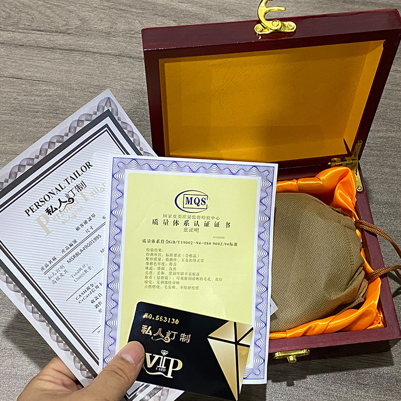 Caja de regalo de madera maciza para hombres cinturón de hebilla automático versátil casual regalo de lujo ligero cinturón de piel de vaca de dos capas entrega de una pieza