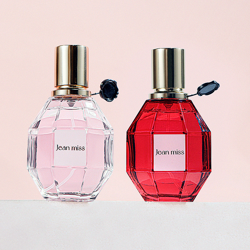 Parfum pour femme – 70 ml. Fragrance florale aux notes de rose, d'orchidée et d'agrumes. Tenue de 7 à 12 %, élégant et frais pour un usage quotidien._voghion.com