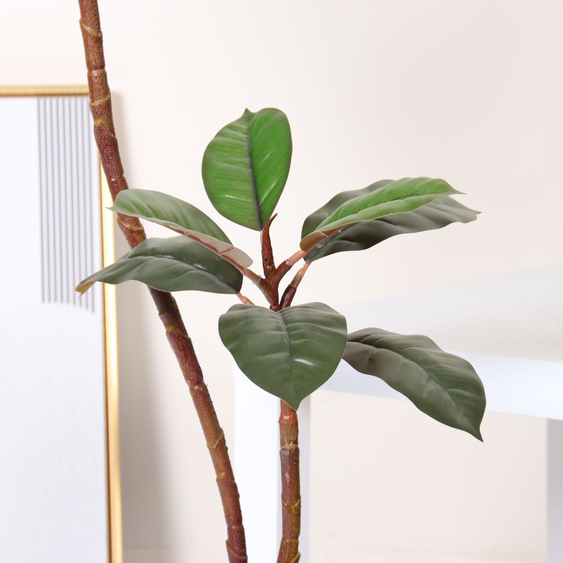 Simulación de plantas verdes, de lujo ligero de alta gama, árboles de caucho de formas especiales, árboles falsos, plantas en macetas, decoración de suelo interior, plantas biónicas