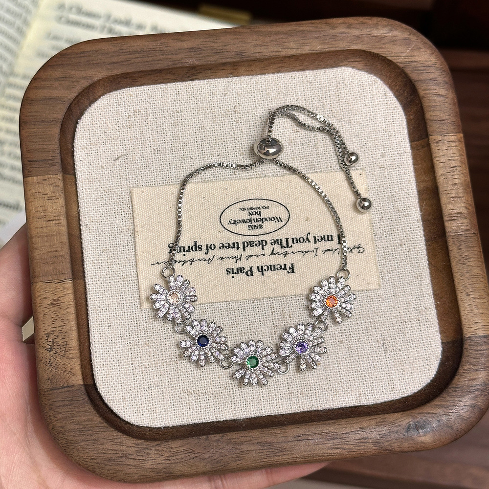 Daisies pendientes de orejas de lujo ligero de diseño de alto nivel gancho de orejas de flores pequeñas joyas de orejas frescas al por mayor pendientes transfronterizos al por mayor