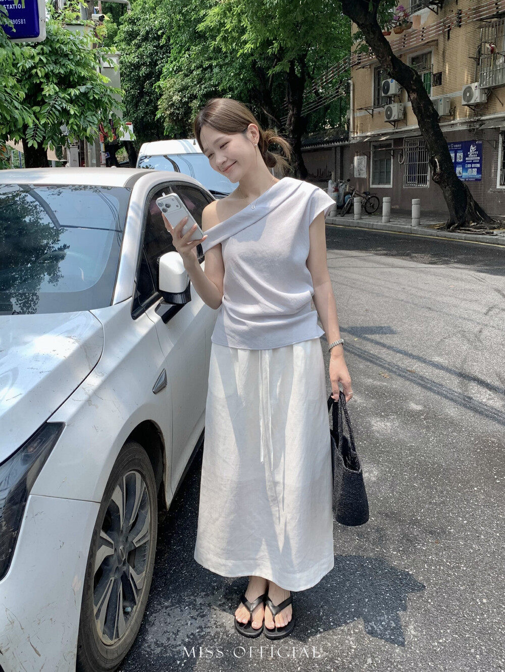 Áo croptop nữ tay ngắn cổ lệch vai, thiết kế bất đối xứng — Xanh da trờicolor, màu trắng, màu mơ chi tiết 25