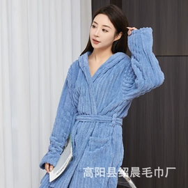 浴巾、沙滩巾;浴裙;浴袍