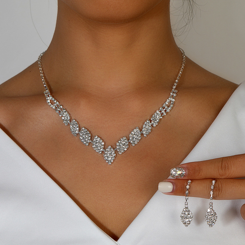 Design exquisite leaves horse eye necklace earrings jewelry suit girl bride wedding jewelry combination decoration Design exquisite leaves horse eye necklace earrings jewelry suit girl bride wedding jewelry combination decoration