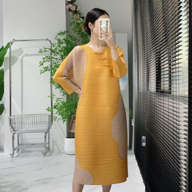 Miyake Pleated Large Stitching Slim dress Women's Elegant Fashionable 2024 Summer Loose Round Neck Long Skirt with Buckle