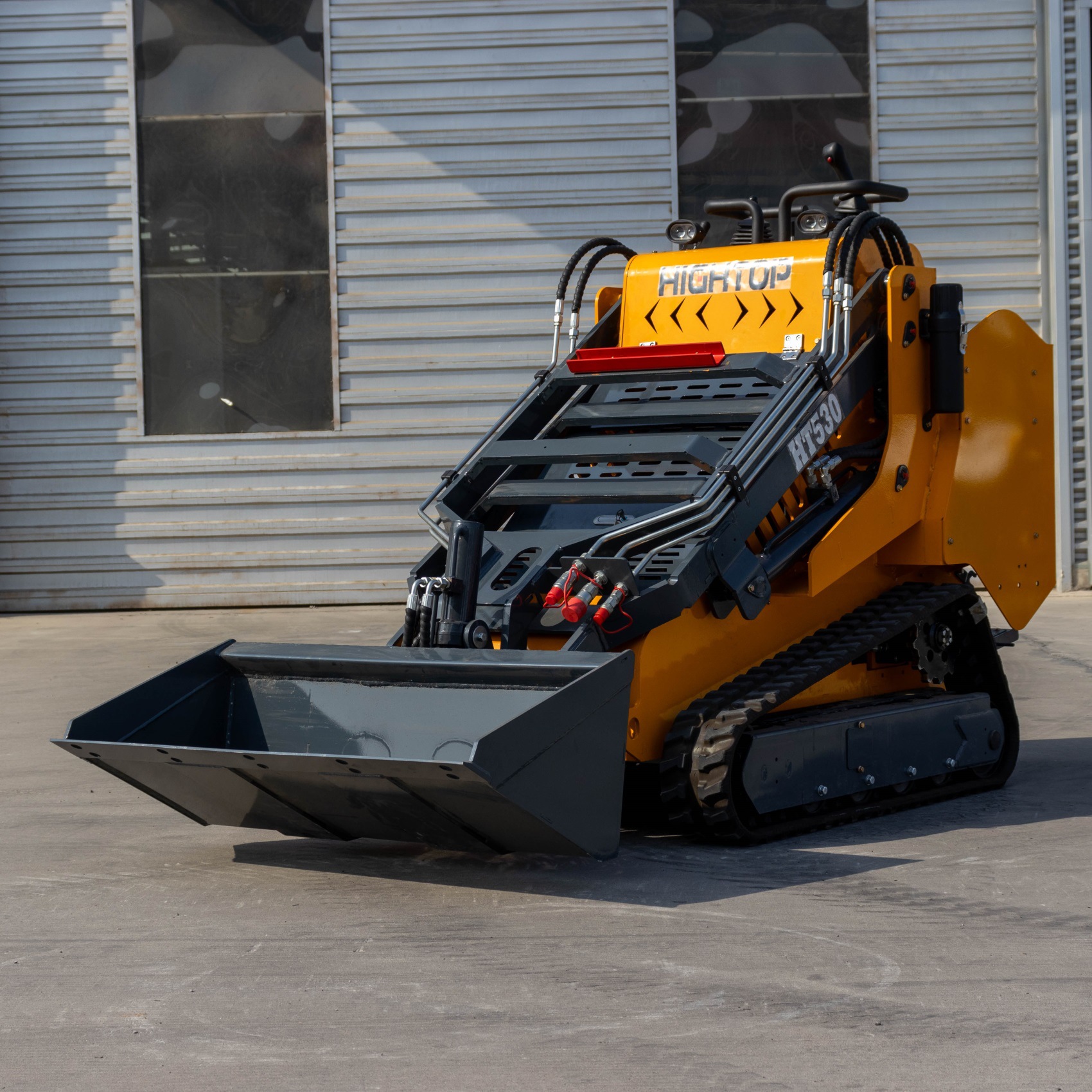 厂家供应多功能滑移装载机 跨境出口迷你装卸车 脚踏式530铲土车