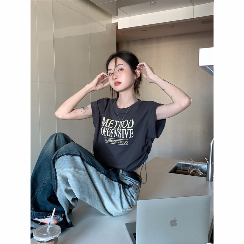 アメリカンスタイルのホットガール向け、ショート丈のドローストリング半袖Tシャツ、夏用、ゆったりとした個性的なクロップドトップス、甘辛ジャズダンスに最適。