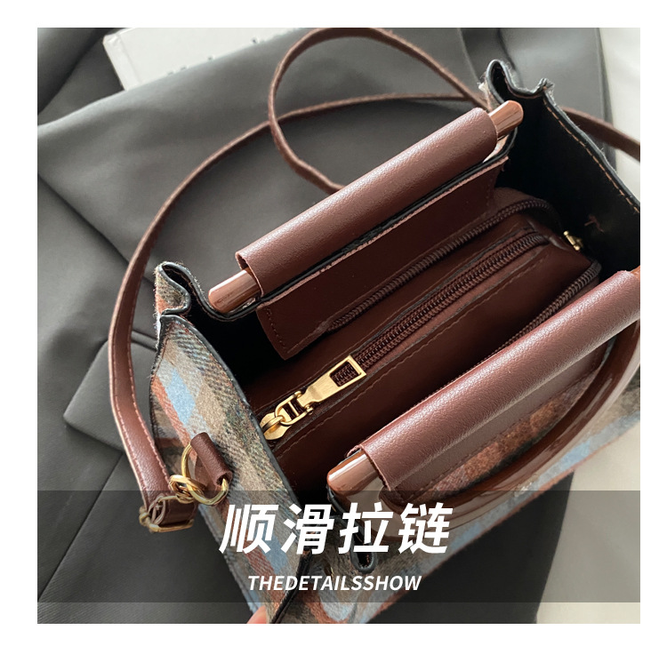 This is a trendy and stylish single-shoulder underarm bag with a contrasting color for the autumn of 2024. It features a unique design and is retro and individualistic undefined