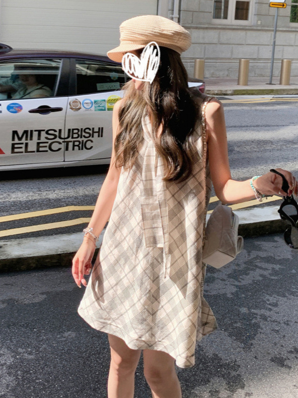 法式无袖格纹挂脖吊带连衣裙子女夏季2025新款小个子气质背心短裙|undefined