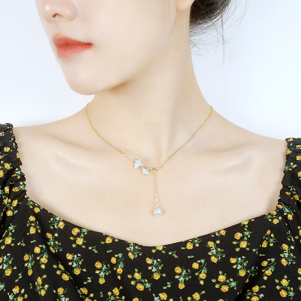 Niche Design Inlaid Zircon Ginkgo Leaf Copper Pendant Tassel Pearl Necklace Clavicle Chain display picture 7