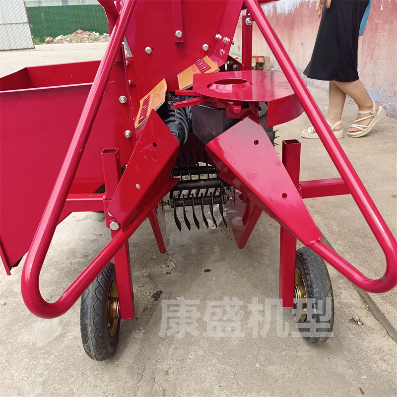 小型新款家用柴油单行玉米收割机收苞谷山地小地块