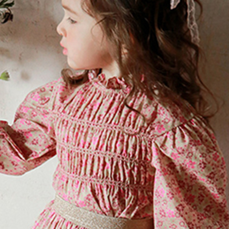 Primavera 2024 fresa Shan Corea del Sur ropa para niños camisa de manga larga plisada floral para niñas en stock