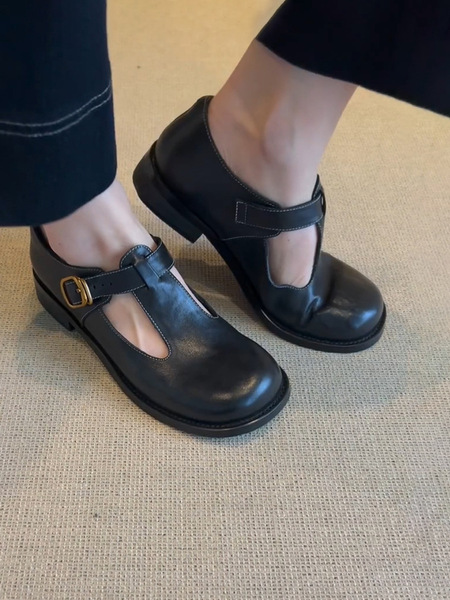 Leather retro minimalistic loafers