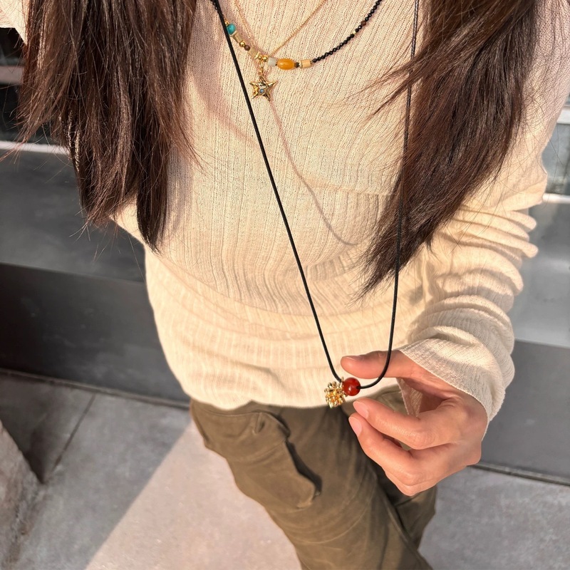 幸运松果红玛瑙项链女小众设计高级感黑色绳长款毛衣链叠戴锁骨链|undefined