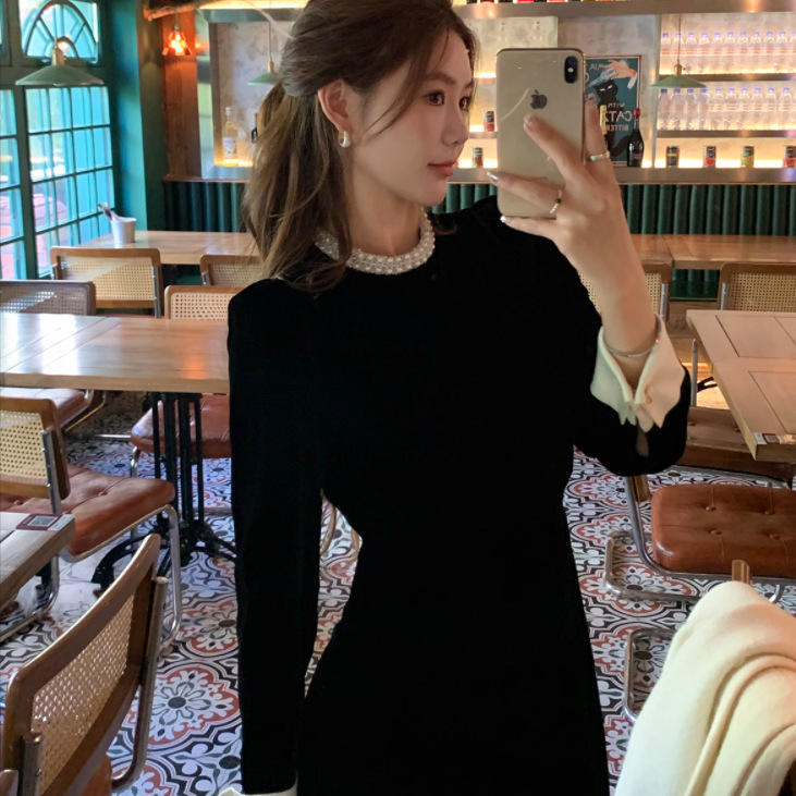 Spring and Autumn New Western style velvet dress women's high-grade Hepburn style waist slimming fashionable black women's skirt Spring and Autumn New Western style velvet dress women's high-grade Hepburn style waist slimming fashionable black women's skirt