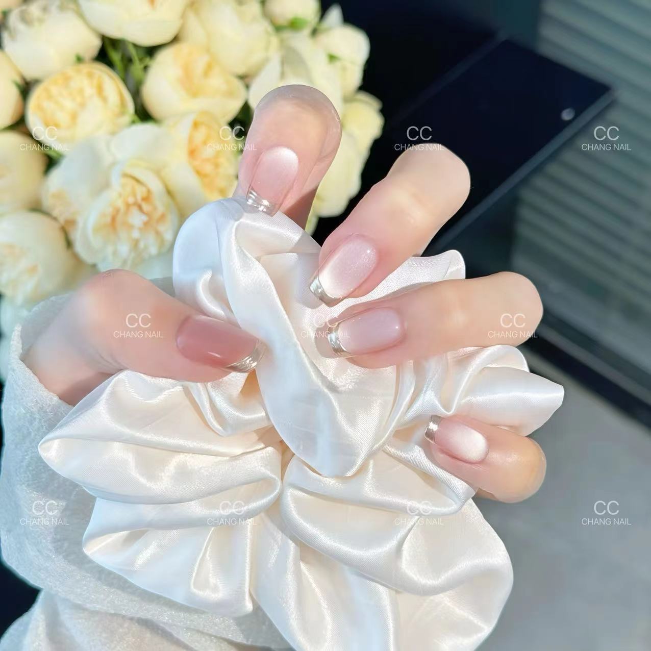 Yiyi Dance [Golden Powder Family] Parche de uñas postizas Desmontable Pasta de judías cortas Gradiente Brillante Temperamento suave