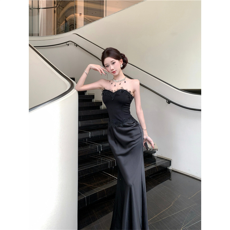 Elegant French-style strapless evening gown, a sophisticated fishtail dress perfect for annual events, a long, figure-hugging, and sexy sleeveless dress for women