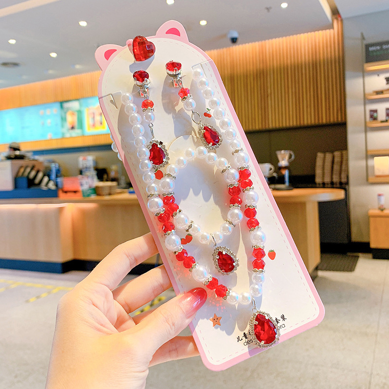 빨간 모조 다이아몬드-5 피스 세트를 빛낼 수 있습니다