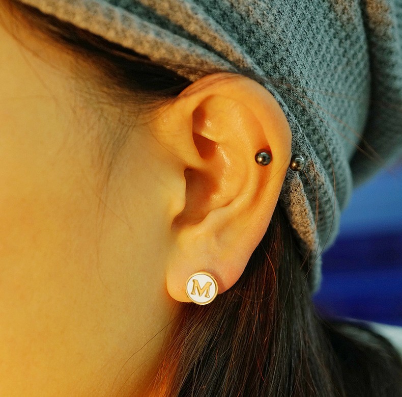 6g Weight PVD Coated Gold Plating Process Fashion Letter Titanium Steel Plating Ear Studs 1 Pair