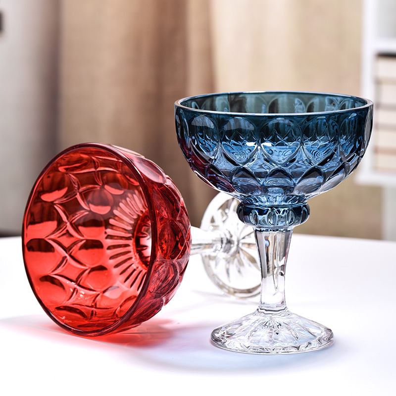 European-style creative colorful ice cream cups, milkshakes cups, desserts, ice creams, juice cups, salad bowls
