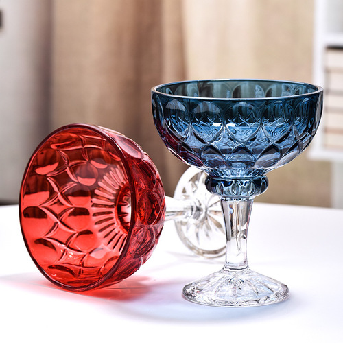 European-style creative colorful ice cream cups, milkshakes cups, desserts, ice creams, juice cups, salad bowls