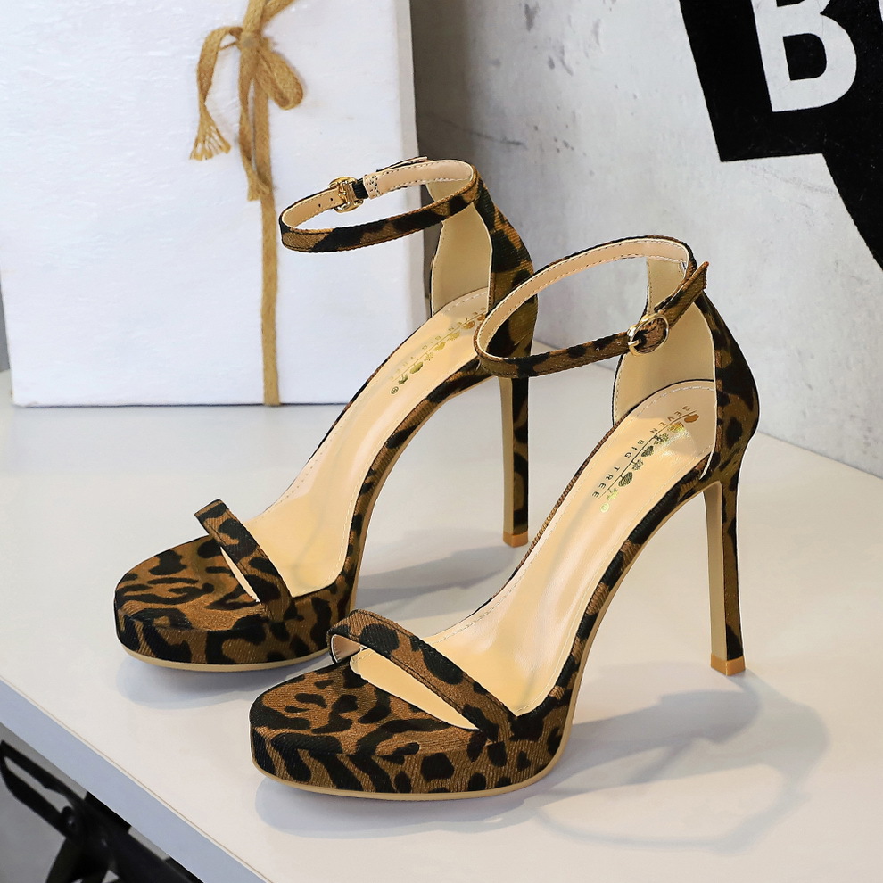 Sexy Leopard Print Women's Heeled Sandals With Waterproof Platform_voghion.com