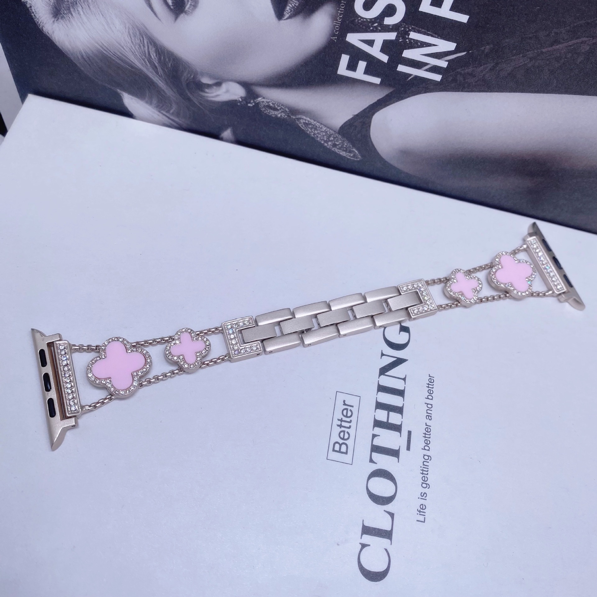 Apto para Apple Watch Apple Watch Correa de metal de trébol de cuatro hojas de diamantes de moda de SE1-10 generación