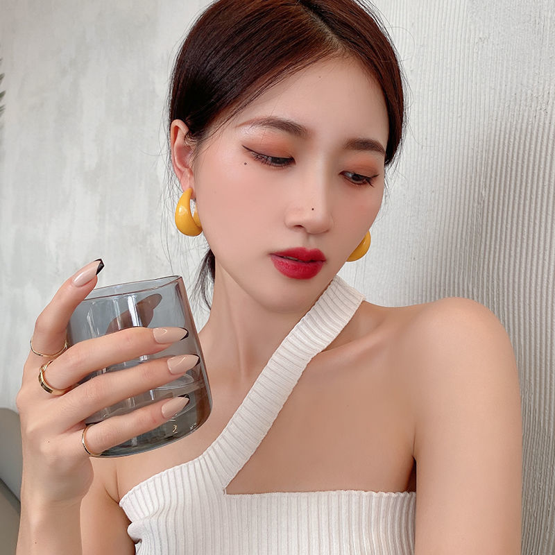 Fashion circle white candy color resin earrings