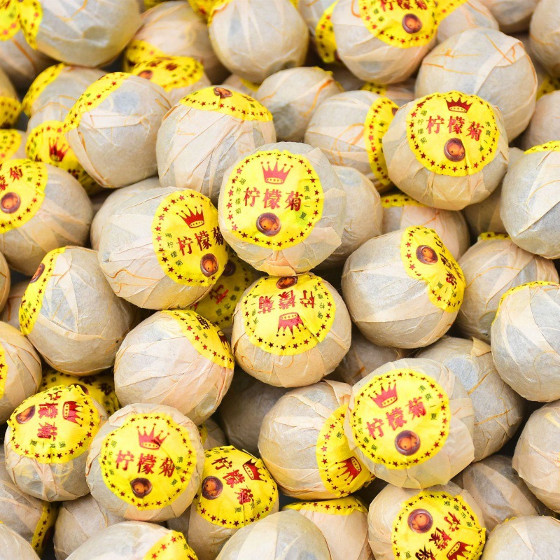 fruit tea with chrysanthemum flowers