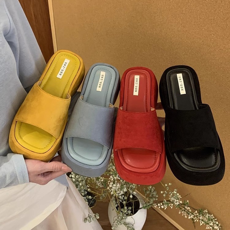 Zapatillas rojas retro de suela gruesa, zapatos de hadas, desgaste exterior 2025 nuevo verano, sandalias y sandalias de todo fósforo