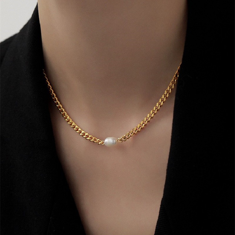 Organic small design fashionable elegant necklace from pearl