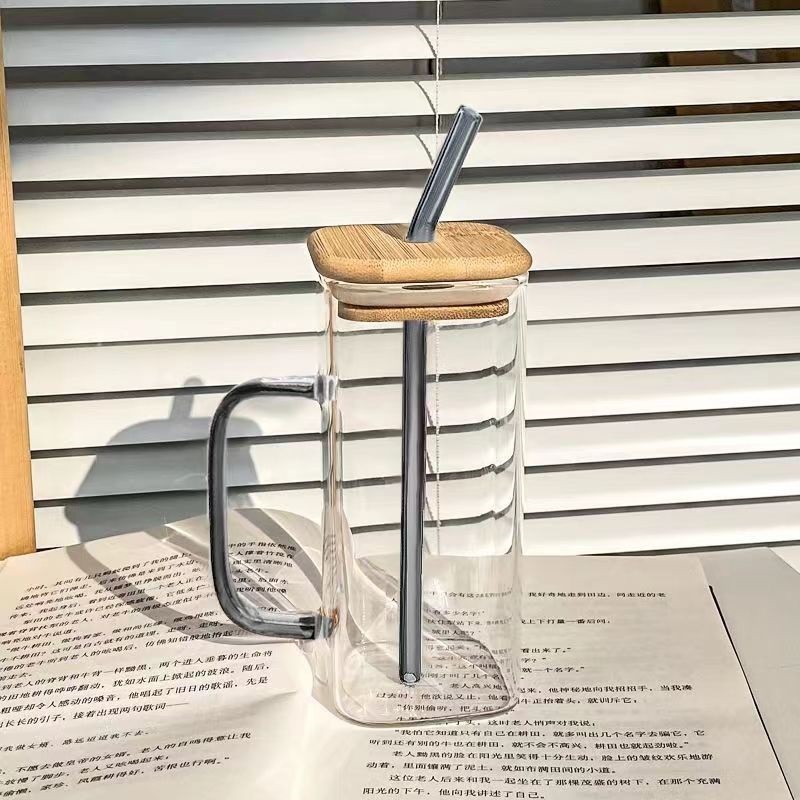 Borosilicato tapa de bambú taza de paja taza de vidrio hogar taza de agua cuadrada mango de color taza de agua fría taza de jugo taza de leche