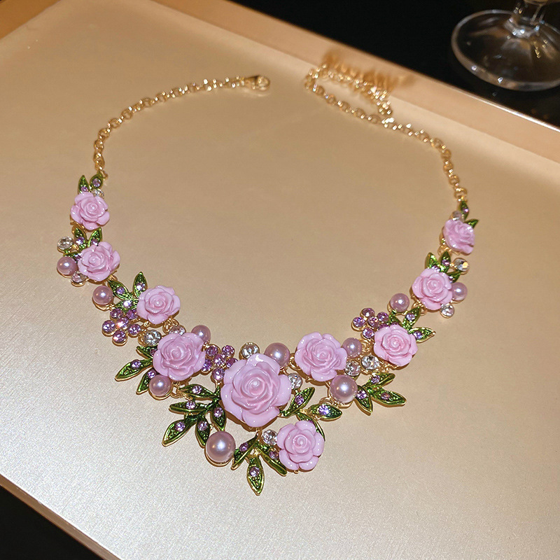 Collar de perlas con flores dulces y hojas de diamantes, temperamento de moda, collar de clavícula, nicho de vacaciones, decoraciones para mujeres