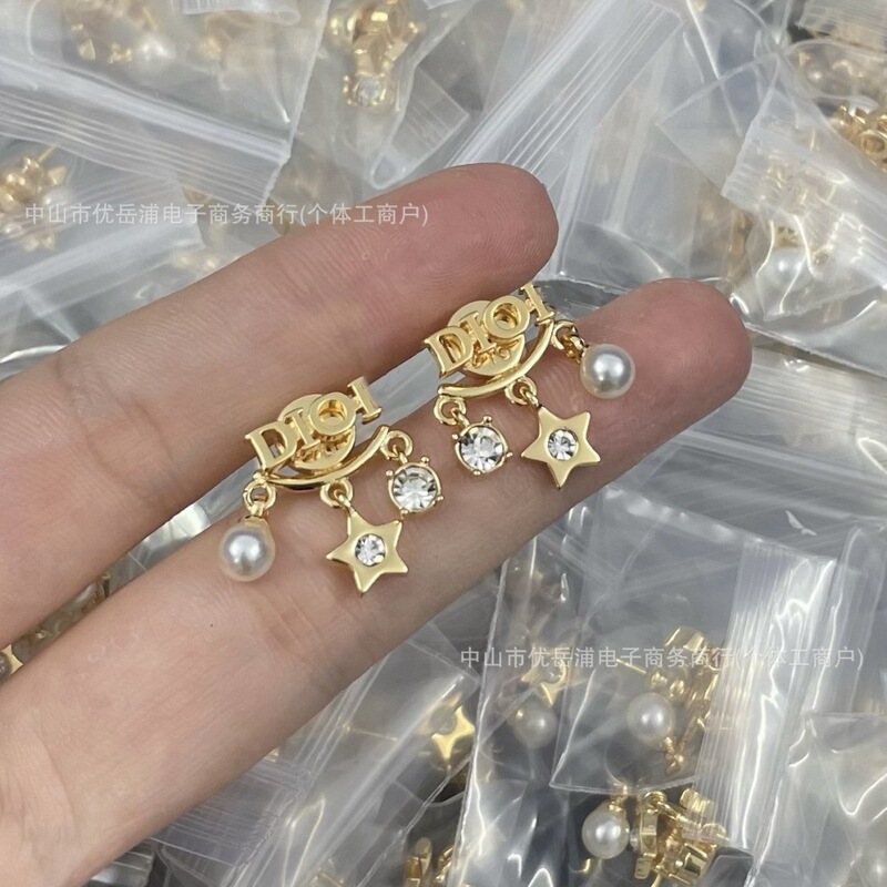 Authentic Real-Shot D&G Letter Small Pearl Tassel Earrings for Women, Fashionable Light Luxury Five-Pointed Star Earrings Wholesale