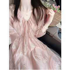 錦倩春春2025年新作気質長袖フレンチワンピース刺繍vネックロングスカート千金感着着女