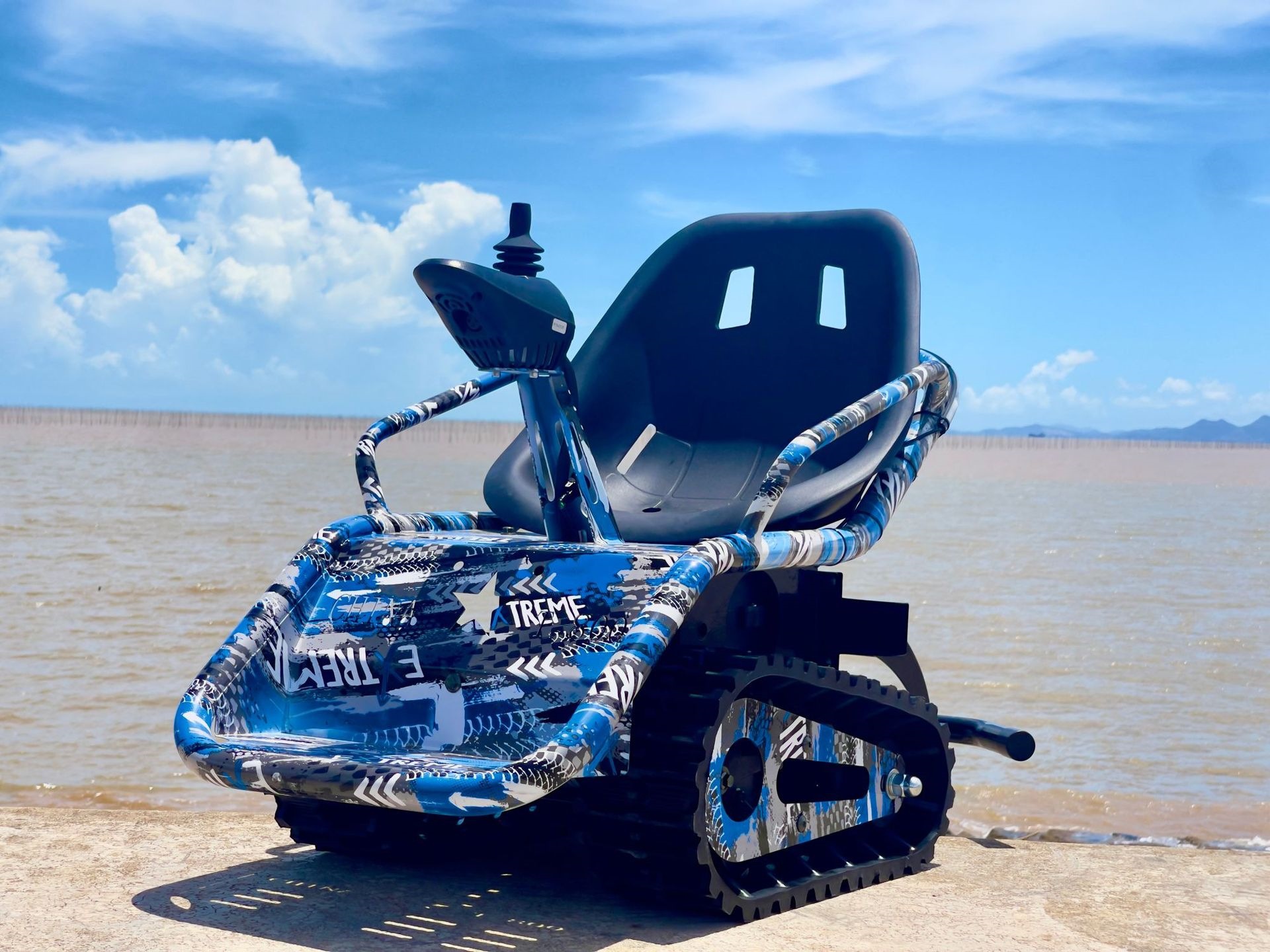 Children's Electric Tracked Beach Vehicle, All-Terrain Tracked Go-Kart, Upgraded Anti-Tip Tracked Tank Vehicle