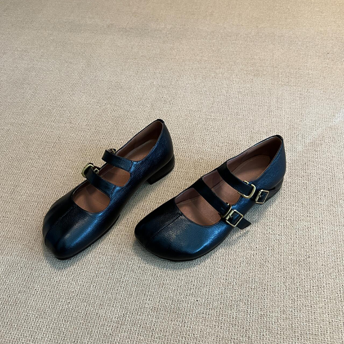 Versión de piel de oveja ~ cuero retrógrado cabeza redonda superficial zapatos de ballet francés de mujer con una correa de falda zapatos maryjin