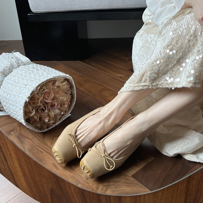 Zapatos de ballet de arco de cuero, zapatos de tacón medio grueso, zapatos de nariz de cerdo retrógrado UMAW para mujeres