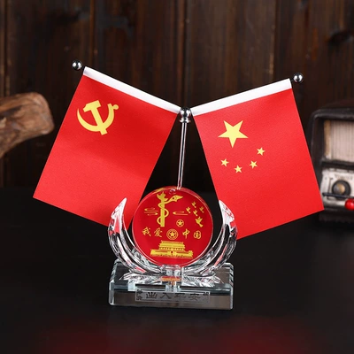 Car ornaments – center console red flag ornaments