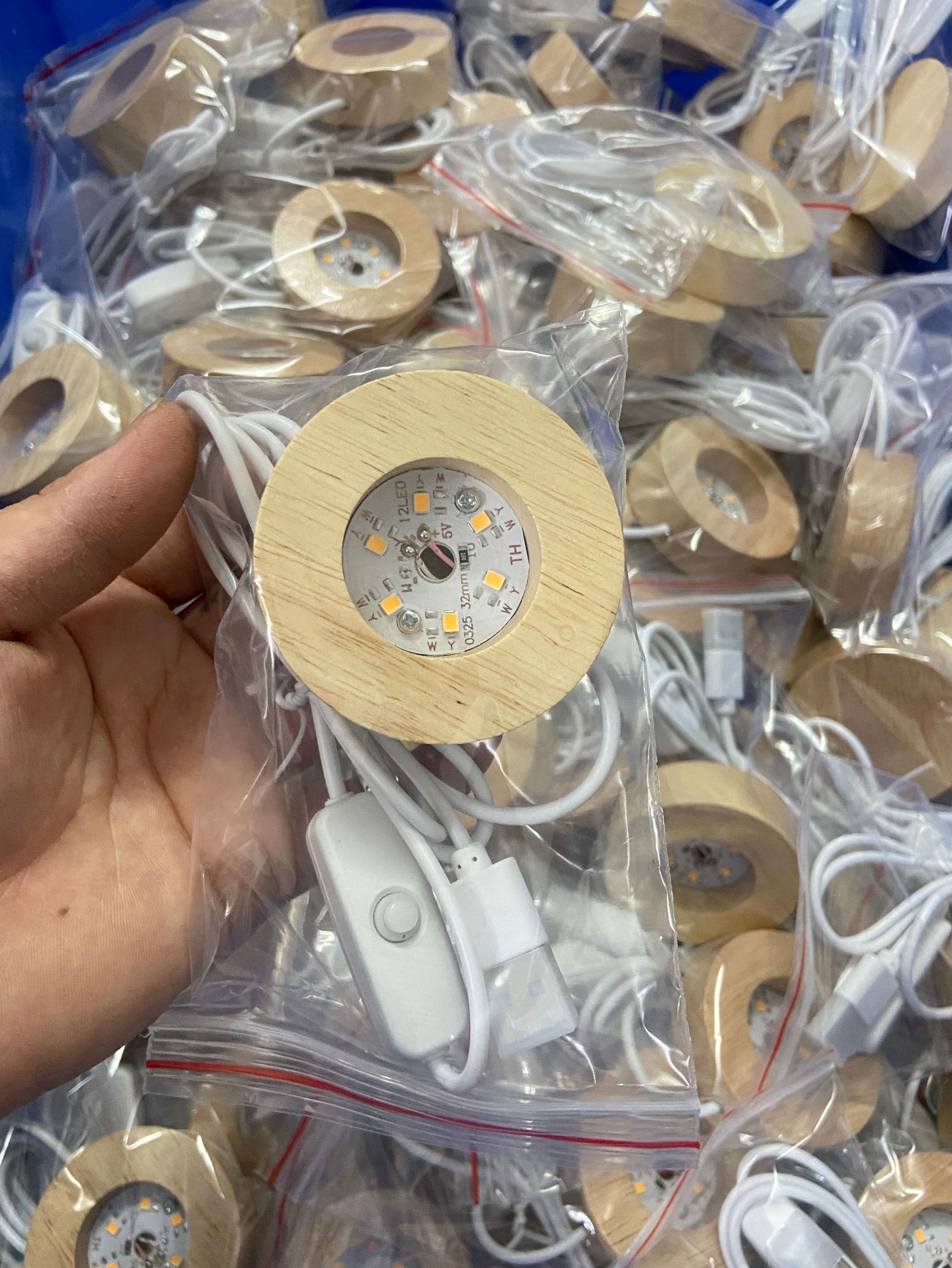 Kauçuk ahşap aydınlık kristal taban USB arayüzü 5V anahtarı aydınlık taban gece lambası masif ahşap yuvarlak lamba tutucu