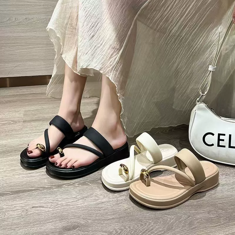 Тапочки на толстой подошве для женской верхней одежды, новинка 2024, шлепанцы с высокой подошвой, модные универсальные женские сандалии, нескользящие сандалии