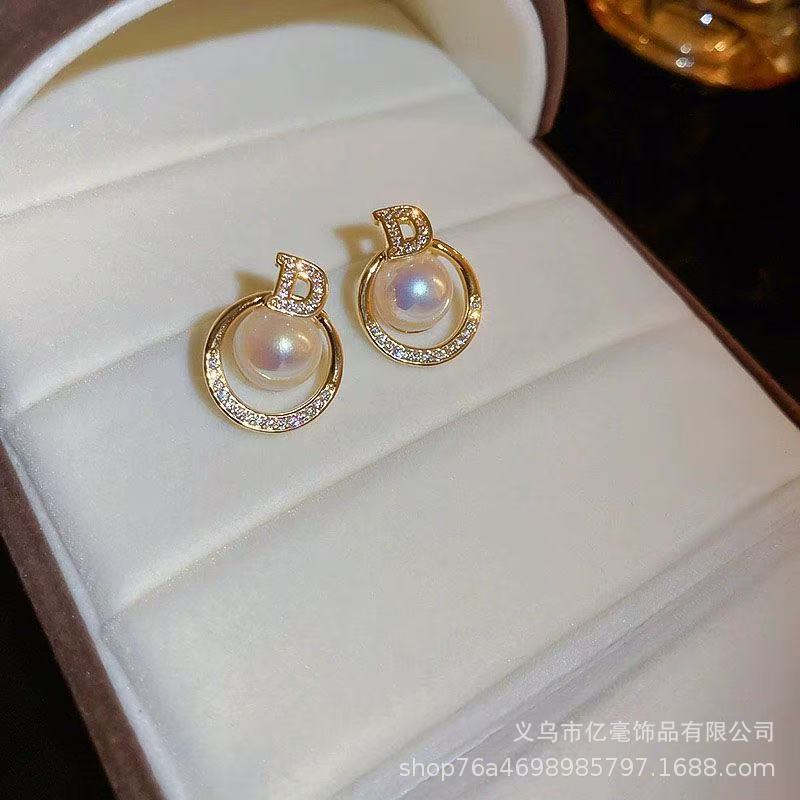 S925 Pendientes de perlas de temperamento Pendientes de lujo ligero de alta gama Pendientes al por mayor y al por menor transfronterizos Mujeres