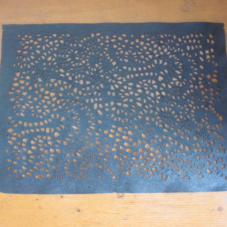 华东浙江宁波地区各类服饰服装皮标镭射雕刻激光切割加工