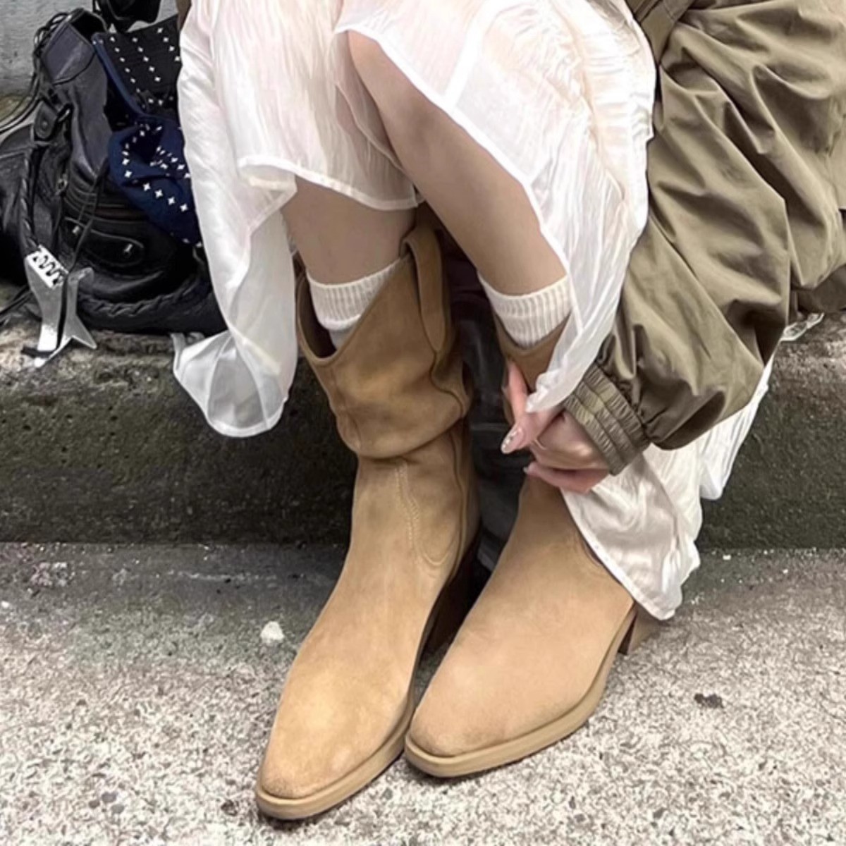 赵露思~同款尖头堆堆短靴女2025新款高跟复古西部骑士靴V口中筒靴