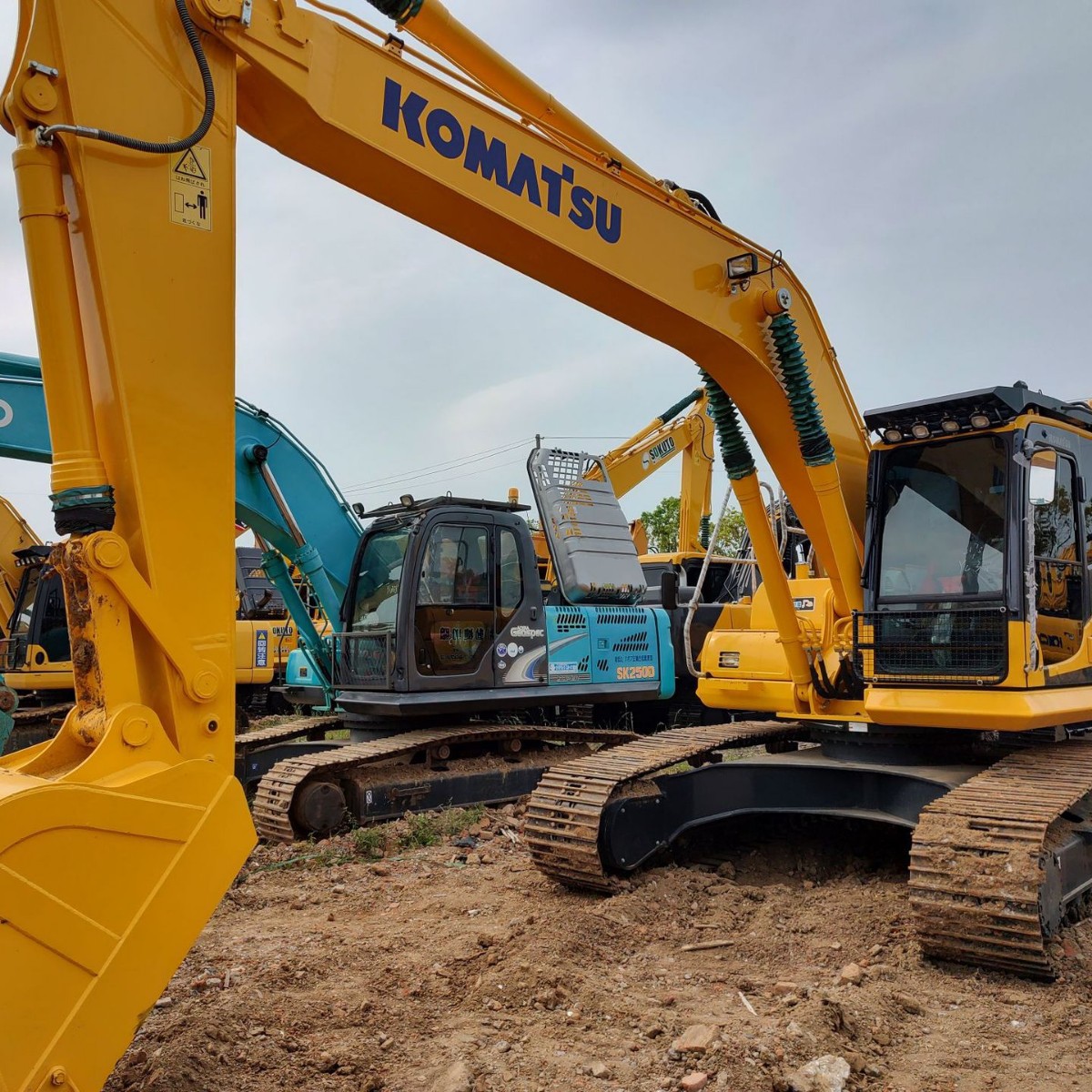 Danjiangkou de segunda mano cart 320D 307 Komatsu 200 240 excavadora 70 130 300 exportación - compra